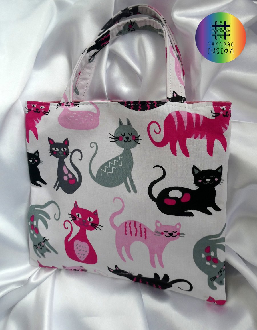 Cute cat tote bag