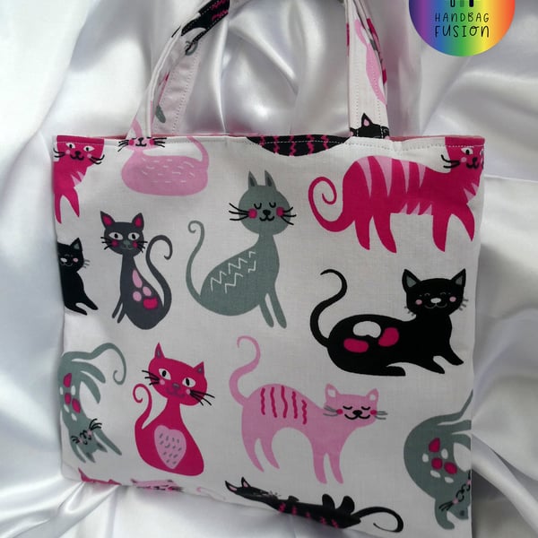 Cute cat tote bag