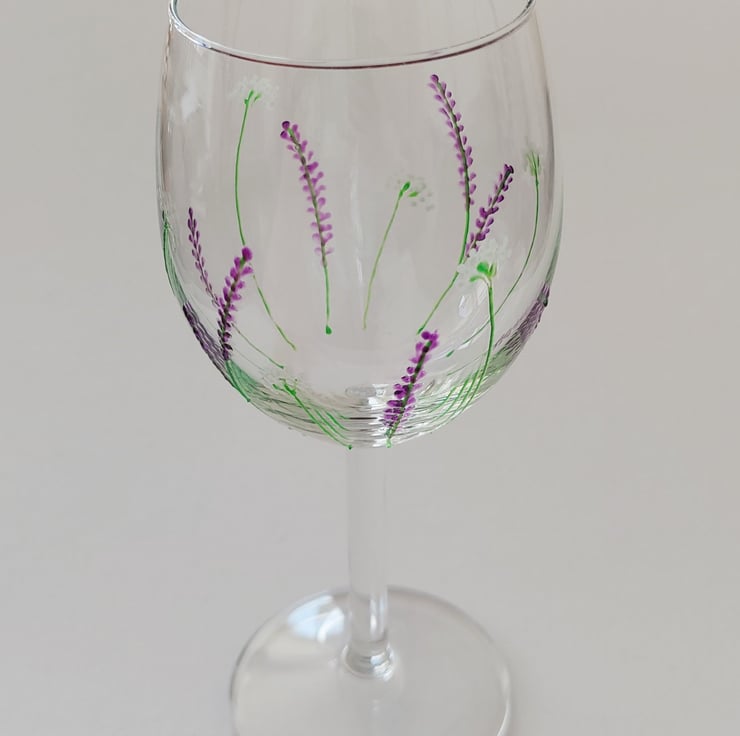 https://imagedelivery.net/0ObHXyjKhN5YJrtuYFSvjQ/i-af89995a-99f4-4c19-81d5-bb14224e4e9e-Hand-painted-Lavender-Large-Wine-Glass-The-Cheeky-Sheep/featureditemlargei