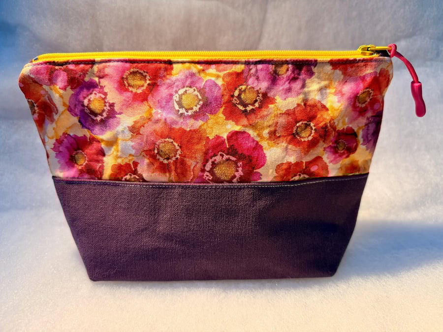 Watercolour poppies - Medium zipped pouch