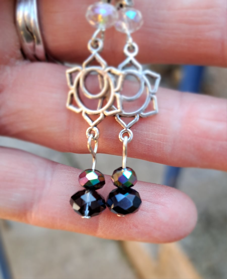 Yoga flowered handmade earrings with faceted beads.