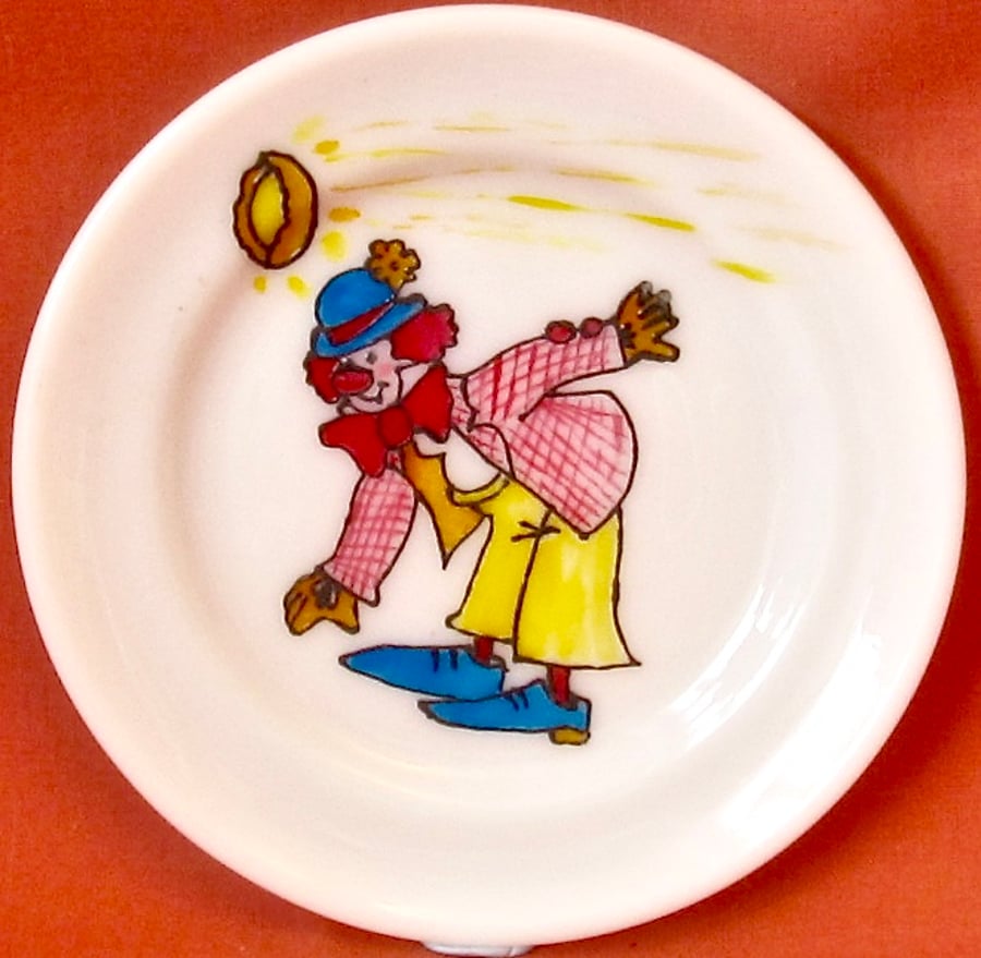 Hand Painted 'Clown & Pie' Cartoon on a Pyrex Plate, 16cms diameter 