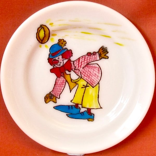 Hand Painted 'Clown & Pie' Cartoon on a Pyrex Plate, 16cms diameter 