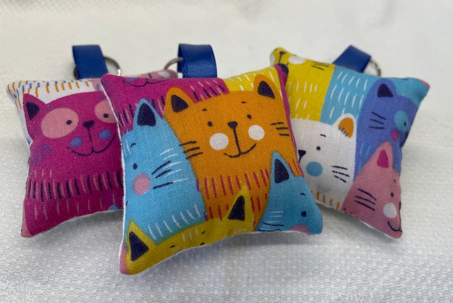 Cat fabric keyring 