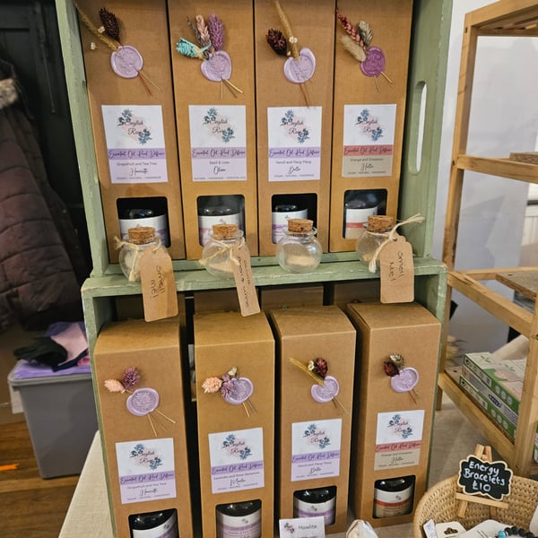 Essential Oil Reed Diffuser with Dried Flowers - Marlie 