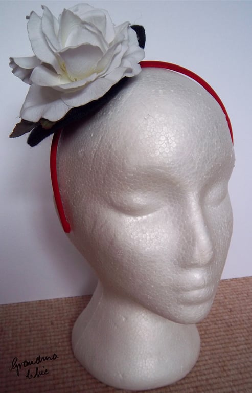 Floral fascinator