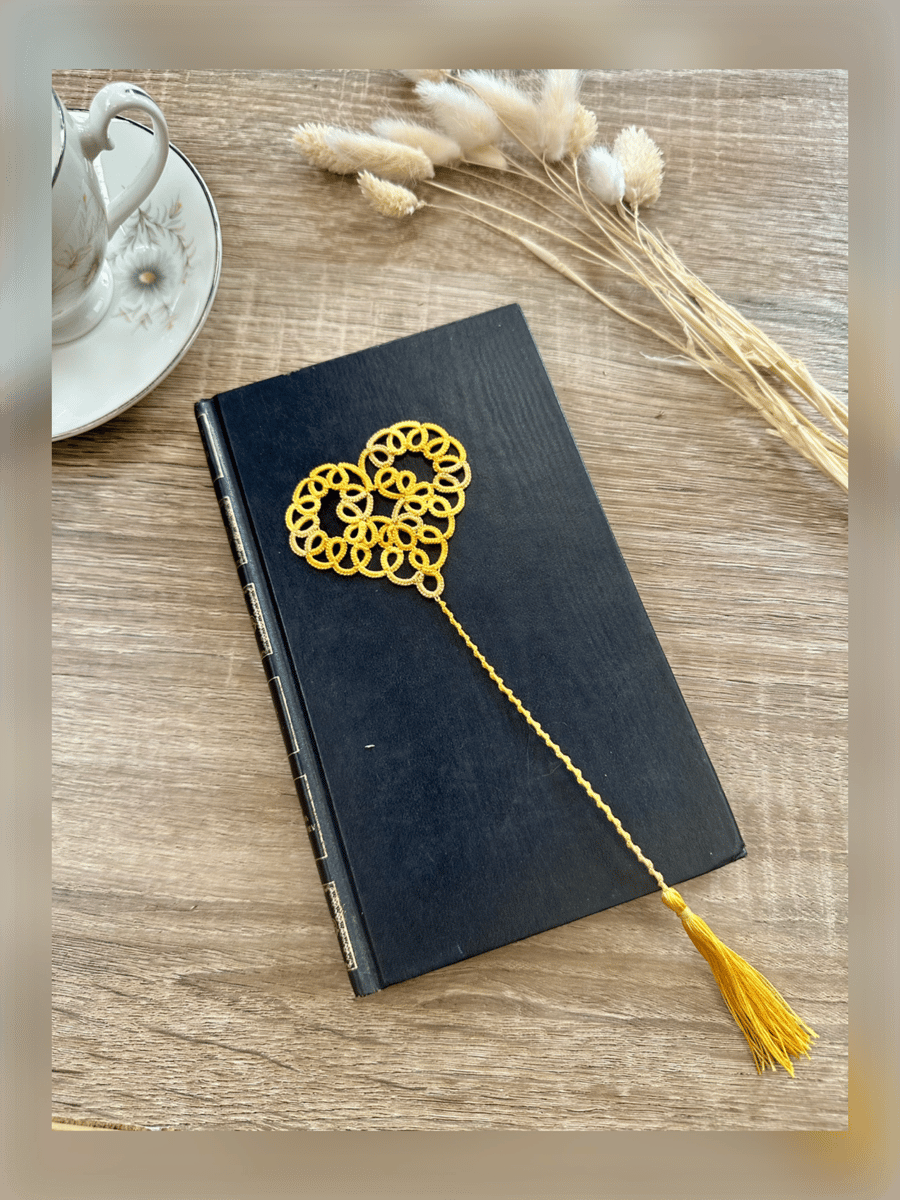 Tatted lace heart bookmark