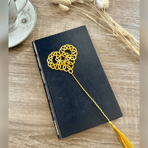 Tatted lace heart bookmark