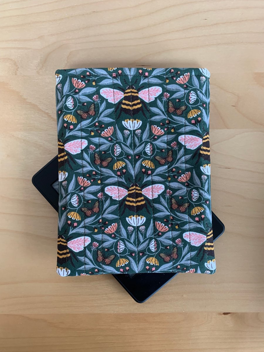 Bee Print Fabric Quilted Kindle Sleeve For 6” Paperwhite