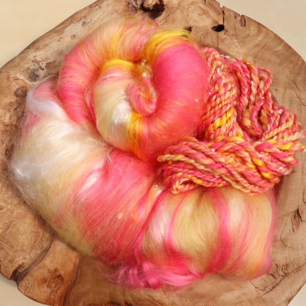 50g Rhubarb & Custard Art Batt for Spinning & Felting
