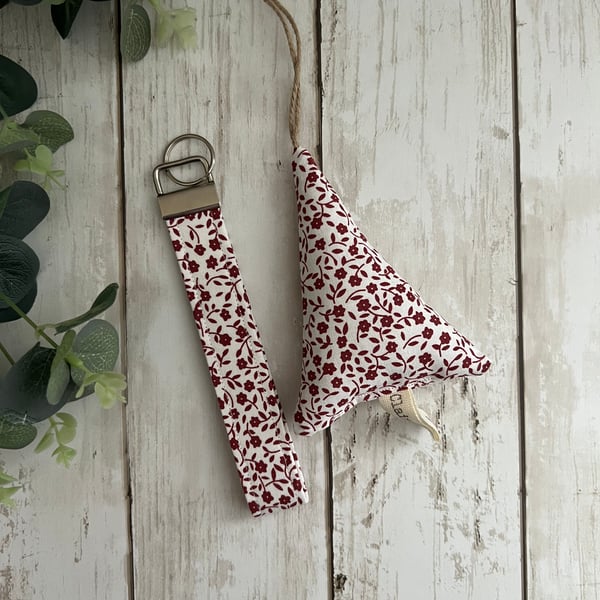 GIFT SET: Hanging Decoration & Wristlet, Berry Red Floral