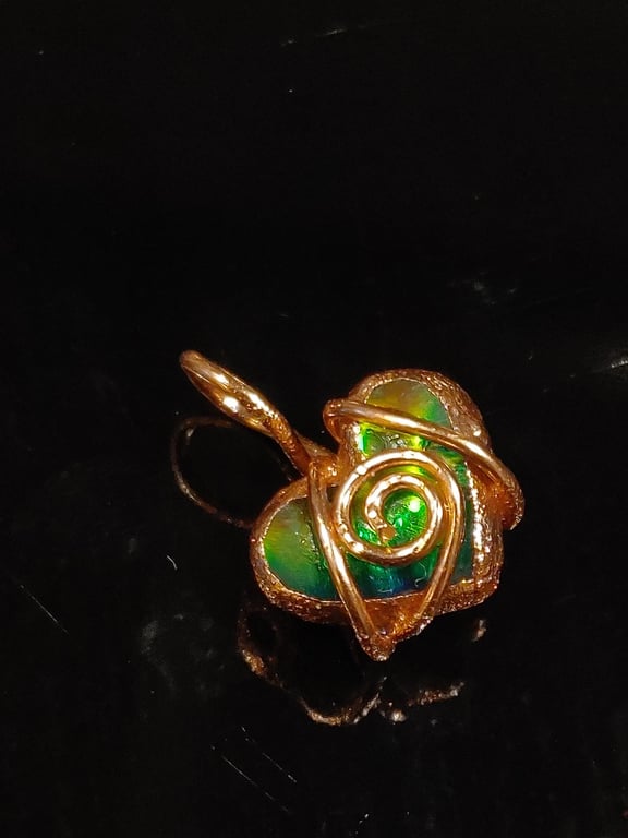 Little Green Yellow Colour Changing Heart Necklace 