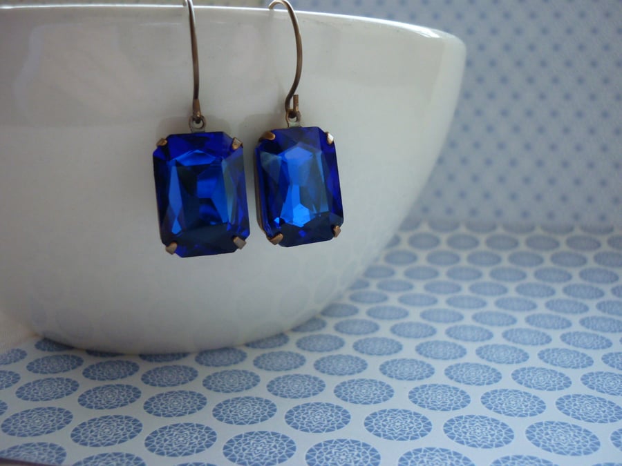 SAPPHIRE BLUE & PATINA BRASS OCTAGON SHAPED VINTAGE STYLE EARRINGS.  967
