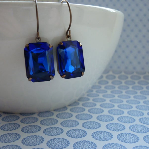 SAPPHIRE BLUE & PATINA BRASS OCTAGON SHAPED VINTAGE STYLE EARRINGS.  967