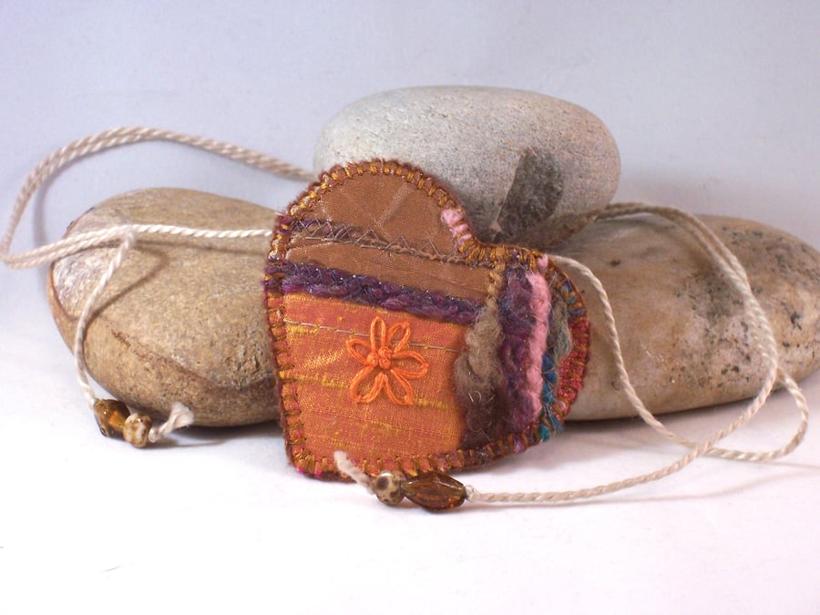 Embroidered necklace in love heart shape with adjustable cord length