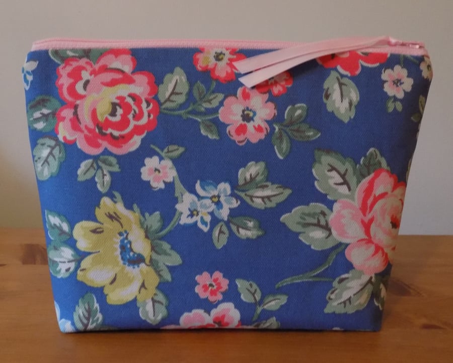 Cath Kidston Floral Fabric Toiletries Cosmetics Bag Large Make Up Case