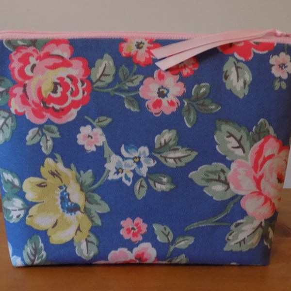 Cath Kidston Floral Fabric Toiletries Cosmetics Bag Large Make Up Case