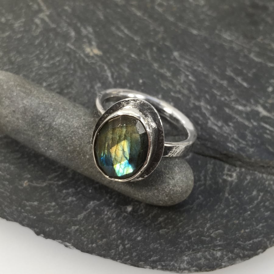 Freeform sterling silver labradorite ring size O