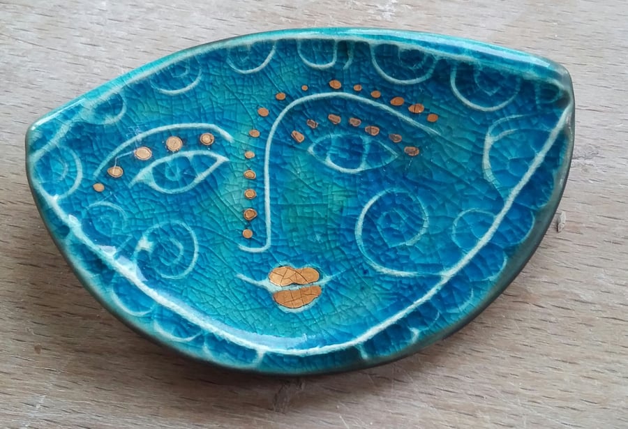 Blue face brooch 