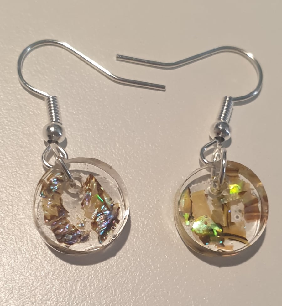 Round yellow mother of pearl resin earrings