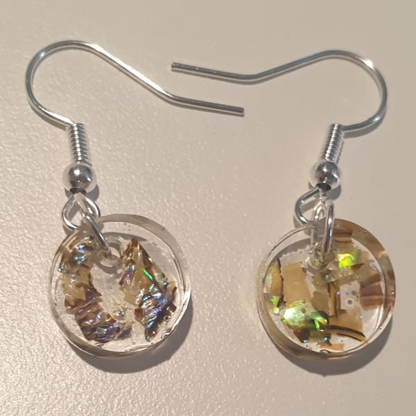 Round yellow mother of pearl resin earrings