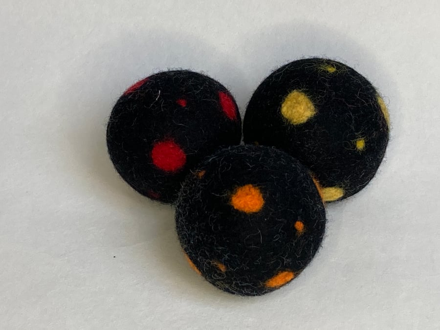 Wool Tumble dryer balls - Spots. Energy saving and plastic free.