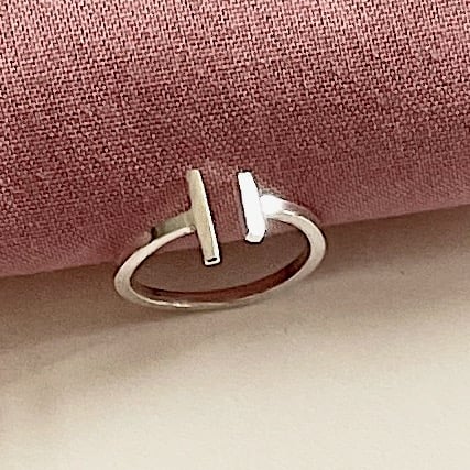 Bar wraparound ring in sterling silver