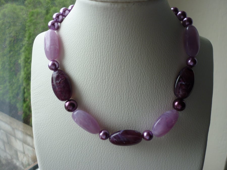 PURPLE, PINK AND PLUM CHUNKY NECKLACE.  