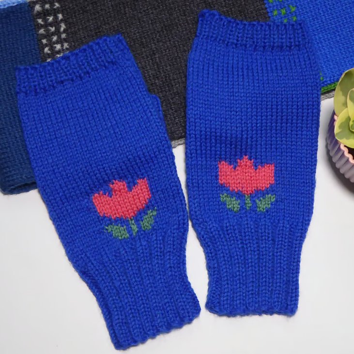Knitted Blue Fingerless Gloves with Intarsia Pink Tulip