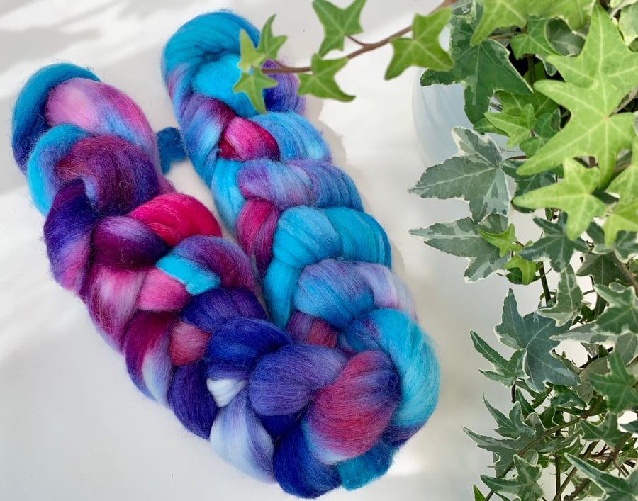 Merino fibre wool for spinning or felting. 100g  hand dyed. 