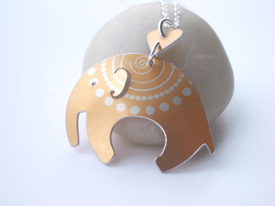 Elephant pendant necklace in yellow with spiral pattern