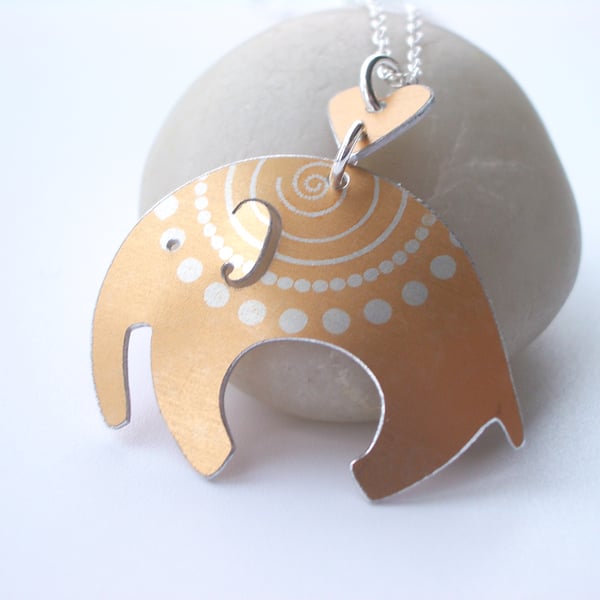 Elephant pendant necklace in yellow with spiral pattern
