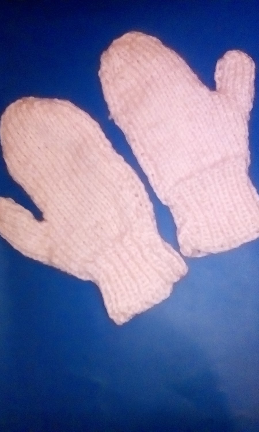 pink knitted mittens (039)