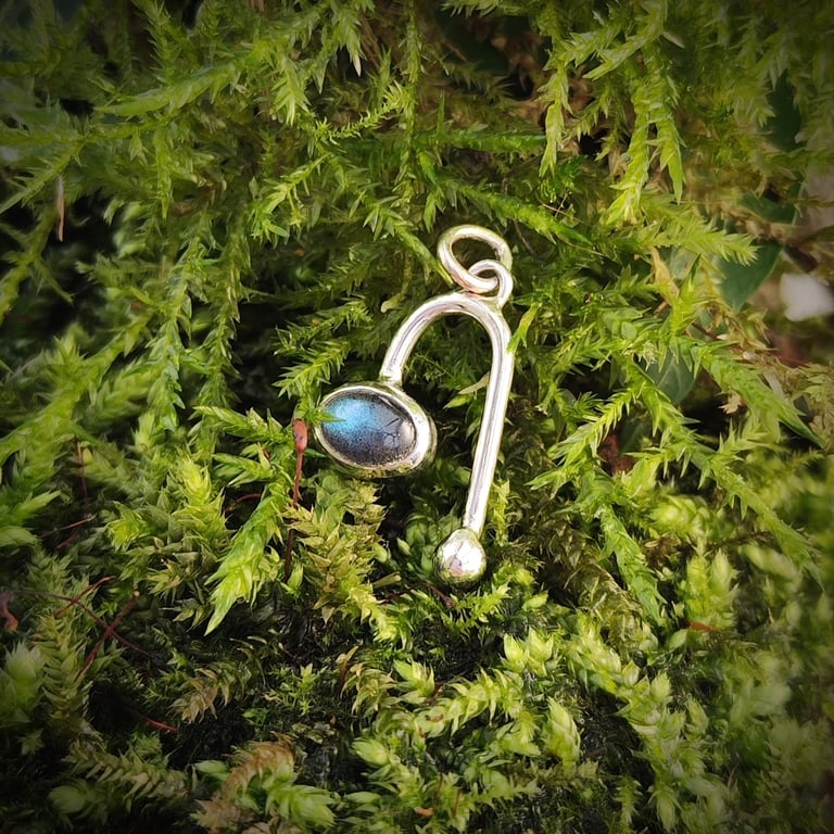 Sterling silver pendant with labradorite