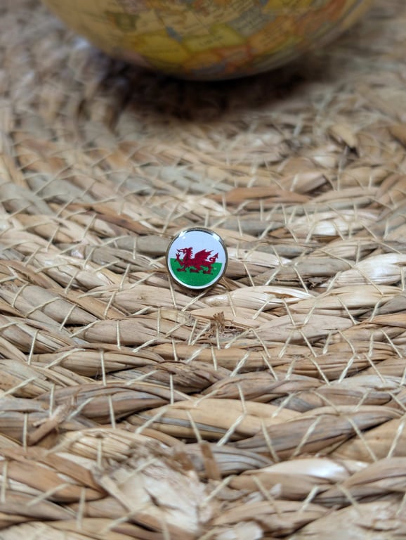 Wales Flag Map Pin – UK Travel Map Push Pin for Wooden Maps, Welsh Map Marker