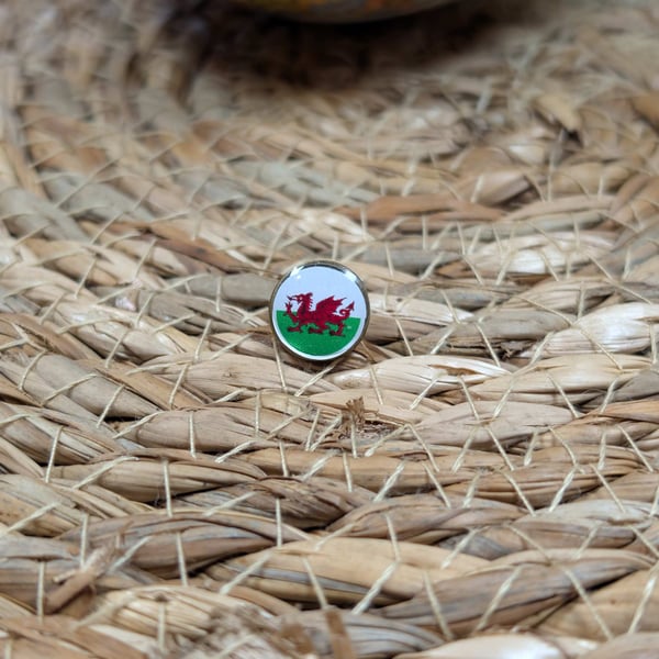 Wales Flag Map Pin – UK Travel Map Push Pin for Wooden Maps, Welsh Map Marker