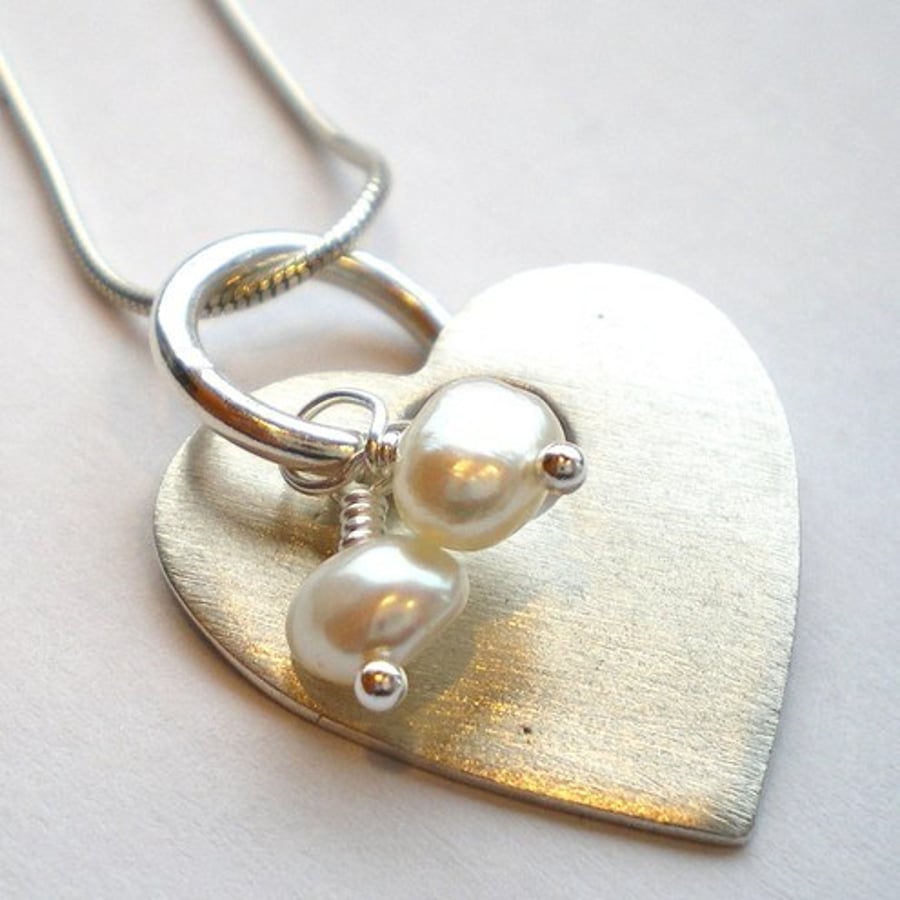 Love Heart and Pearl Necklace 