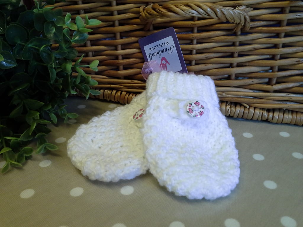 Baby  Girls Knitted Mittens  12 months plus