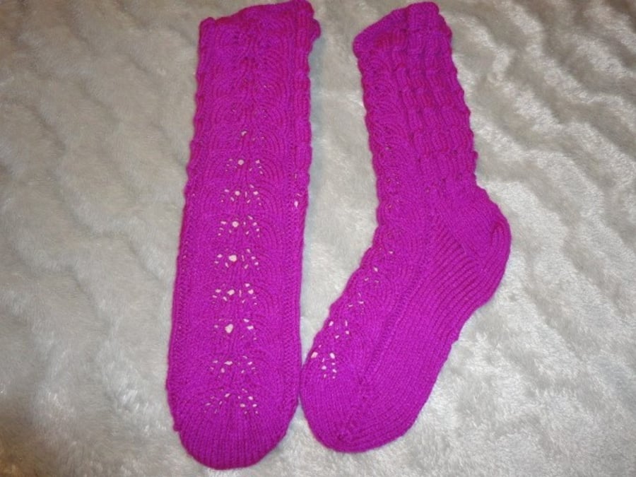 Ladies Leaf & Bell Cable Double Knit socks