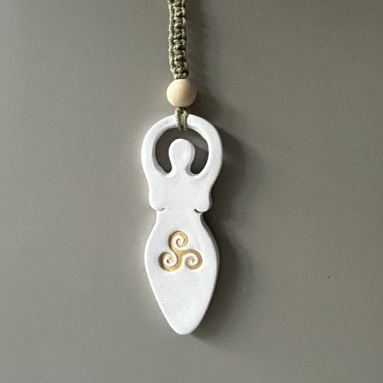 Essential Oil Diffuser - Celtic Triskelion Gaia Talisman for Car or Home