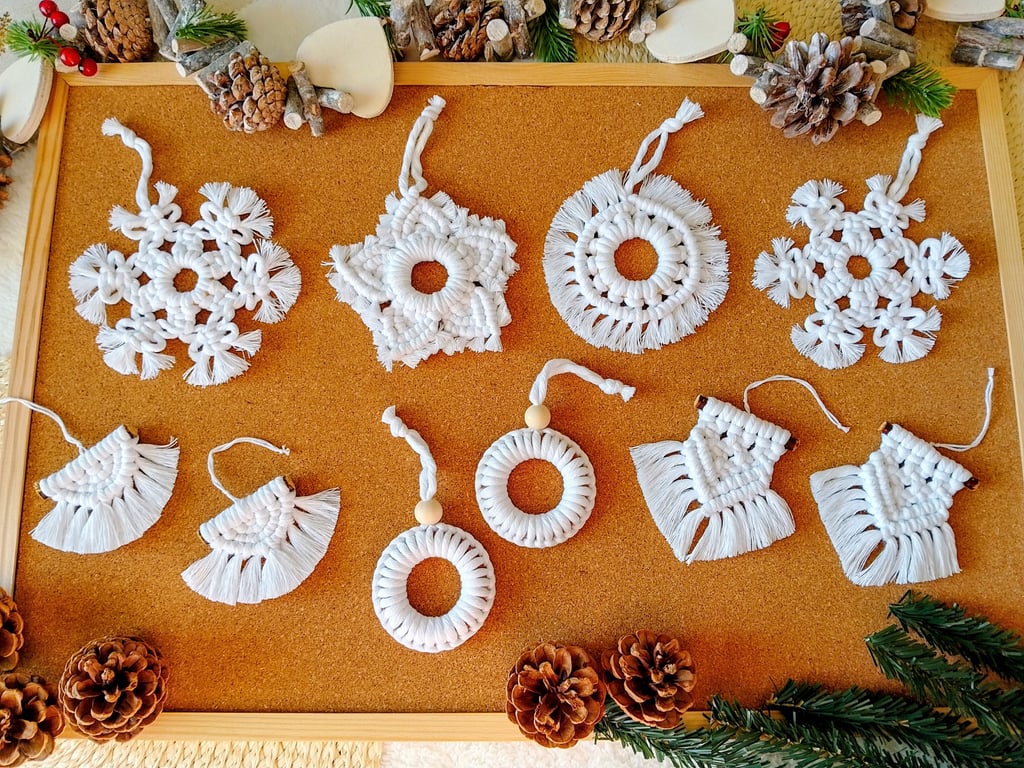 Set of 10 macrame Christmas ornaments - Snow white