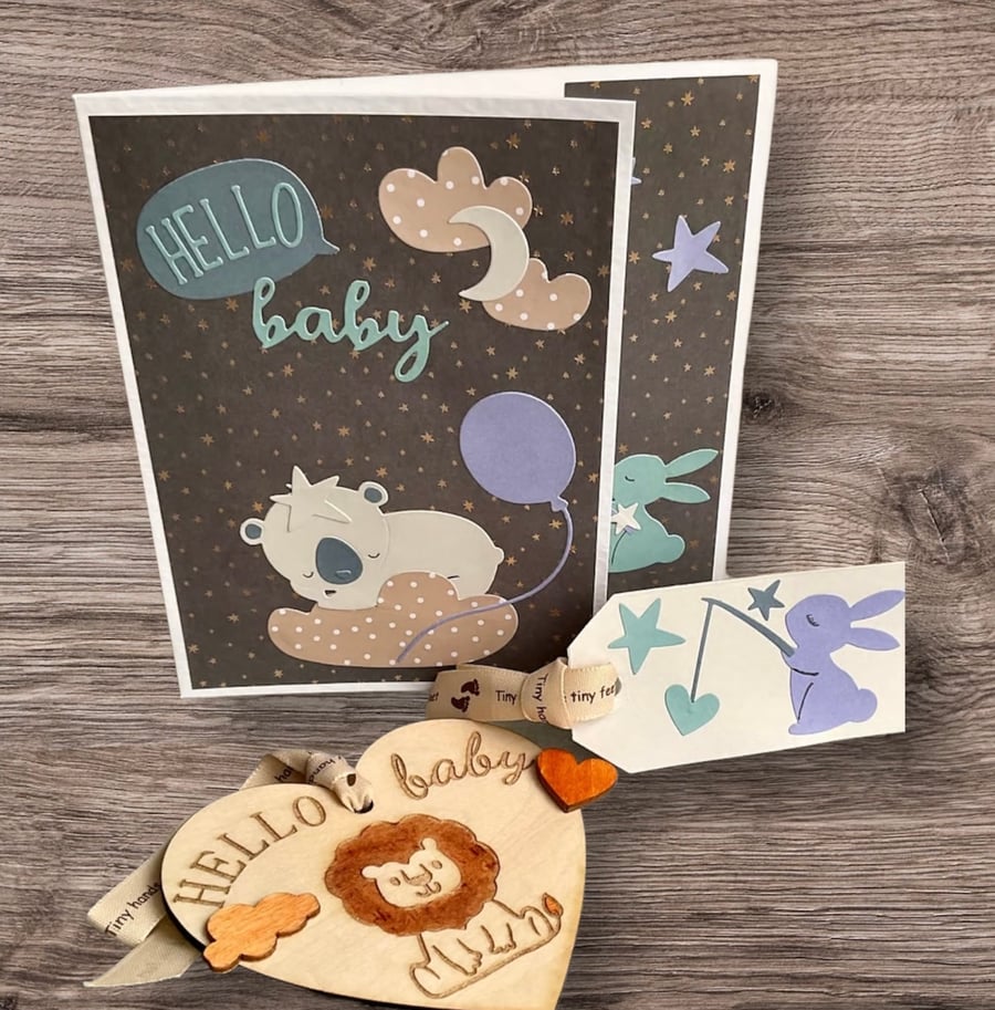 New Baby Gift Set. New Baby Card, Gift Tag and Wooden Heart Keepsake. 
