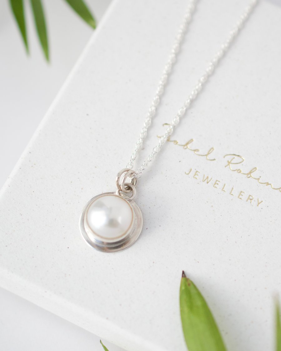 Pearl and Silver Pendant Necklace