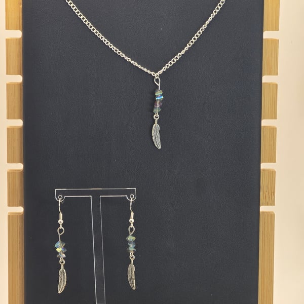 Glass Chip with silver metal charm feather necklace and earrings Jewellery Set