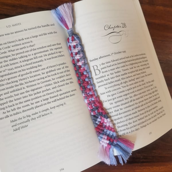 Bookmark - Macrame Boho Inspired - Red Marble FREE UK P&P