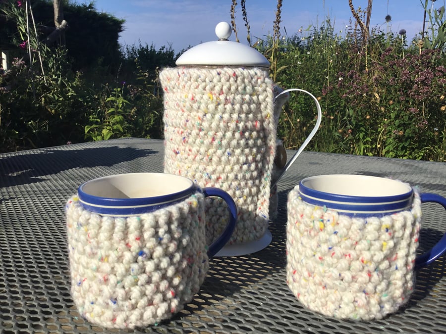 Cafetiere cosy and two mug hugs, to keep your coffee hot