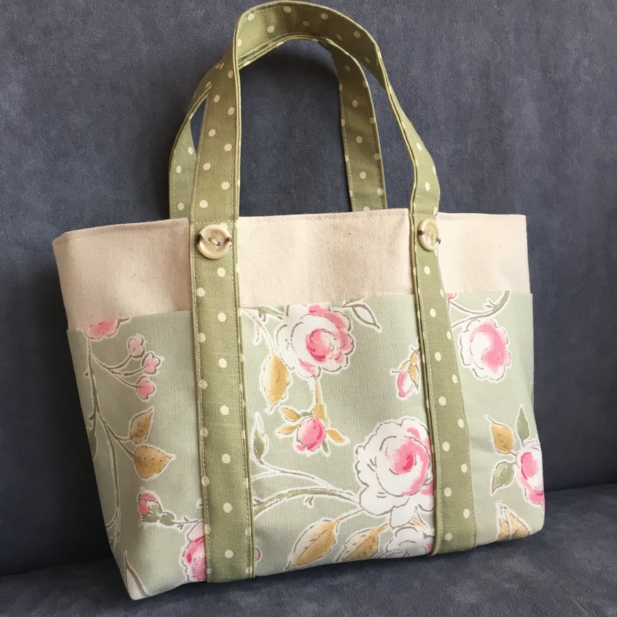 Rose pattern bag with pockets