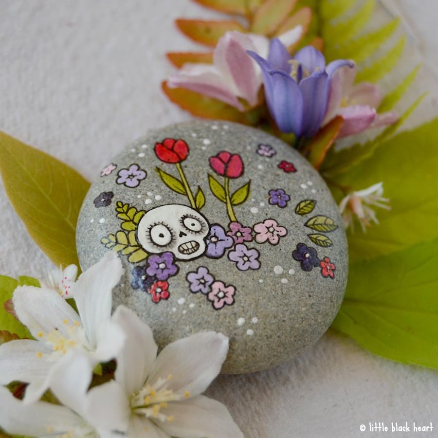 little spring skull - pebble art