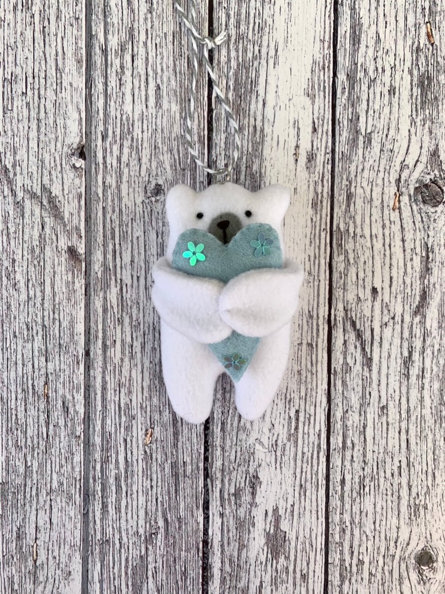 Hanging polar bear with heart decoration 