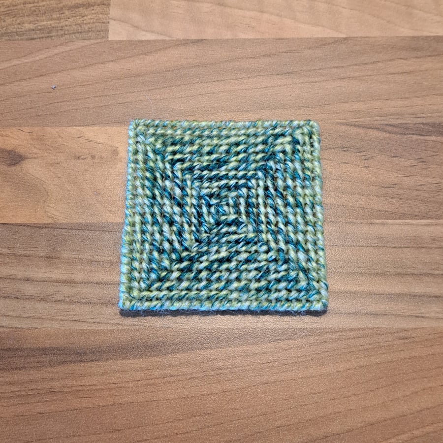 Coaster with anti-slip feet - green mix pattern